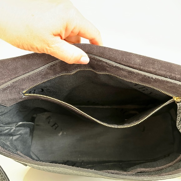 Authentic Burberry Lockford Medium Black Leather Shoulder Bag - Picture 7 of 10